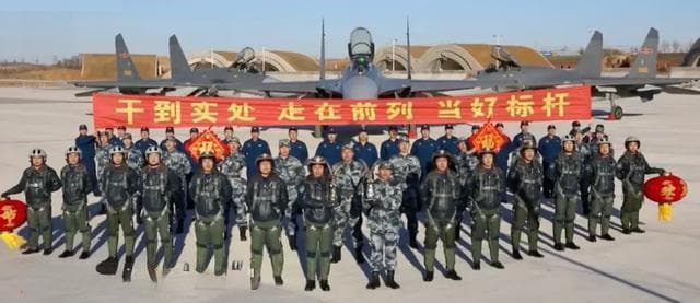 歼11BG是中国最好的非隐形机？真的比歼16更强，性能在苏35之上？