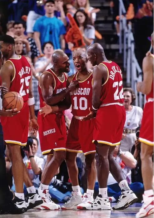 为什么 NBA 以前历史上没有出现库里这样三分投篮特别准的球员？