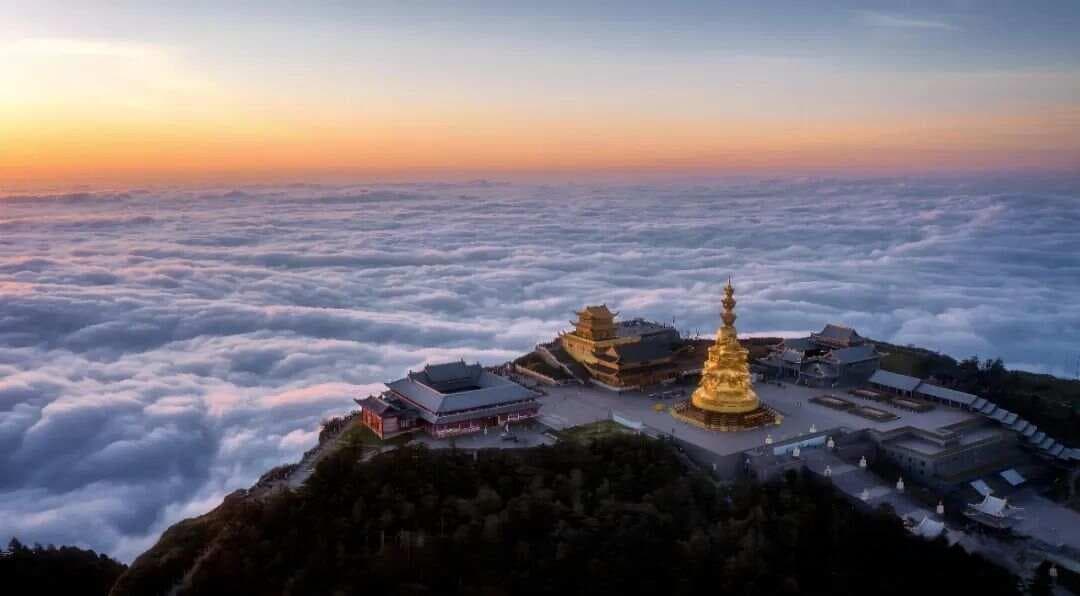 峨眉山：以诗为引，开启一场文化底蕴深厚的旅行