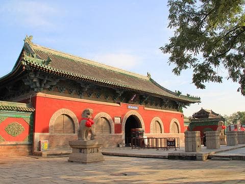 隆兴寺：穿越千年的佛教圣地 🏯