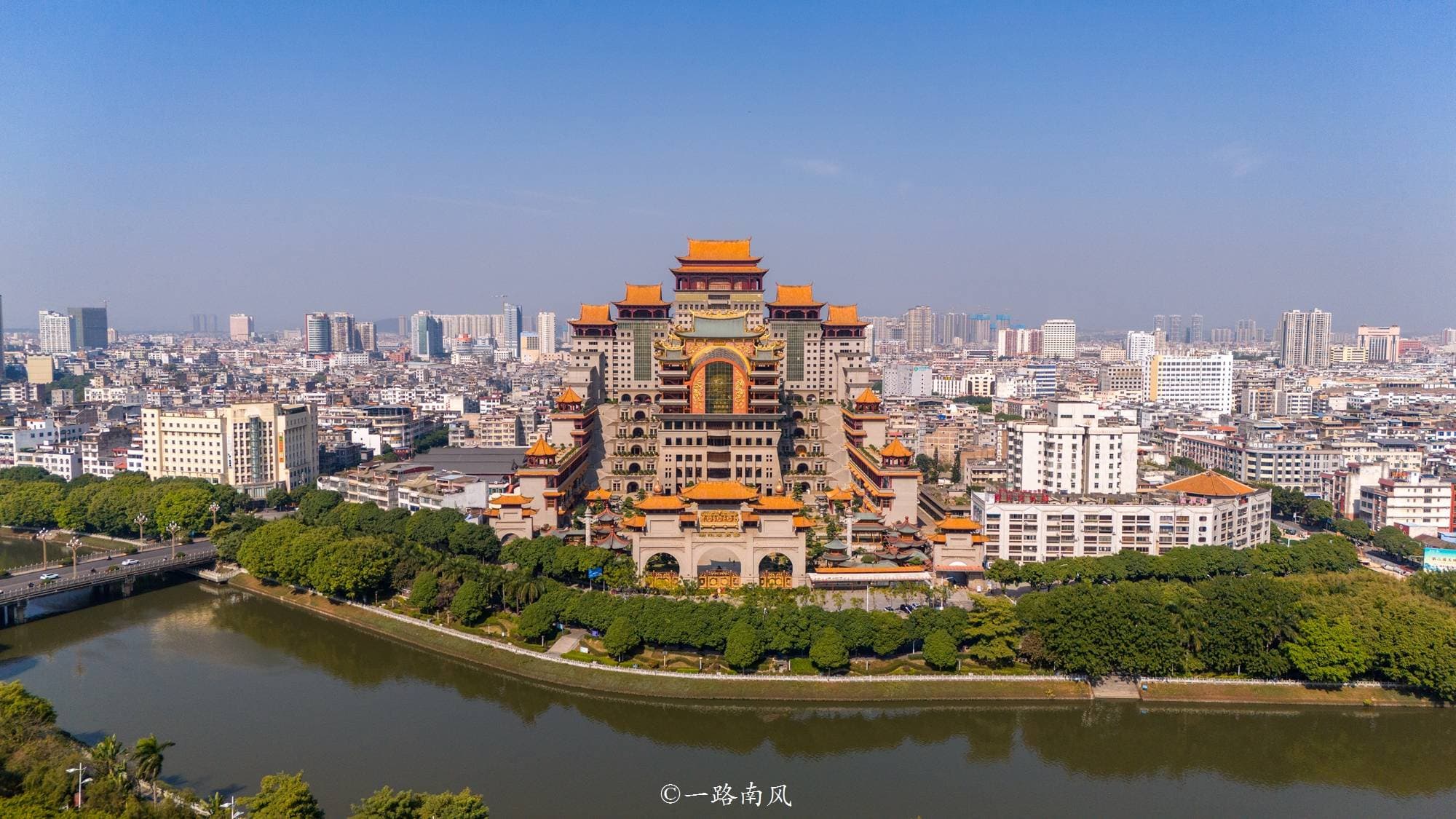 广西玉林云天宫：融合古今文化的宫殿式建筑杰作