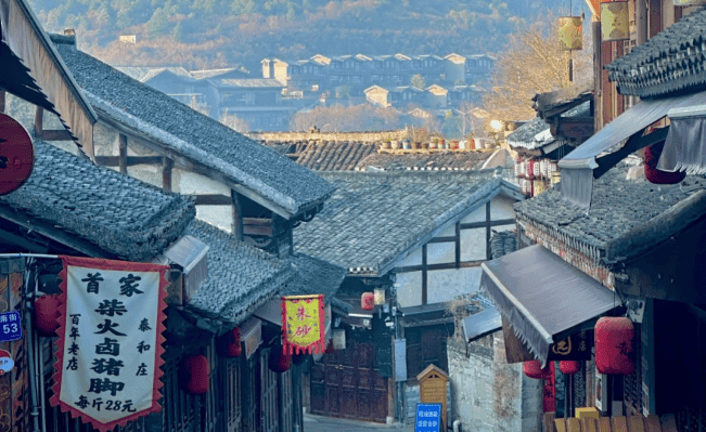 贵州旅游五日游特色美食攻略：从夜市小吃到苗寨酸汤鱼