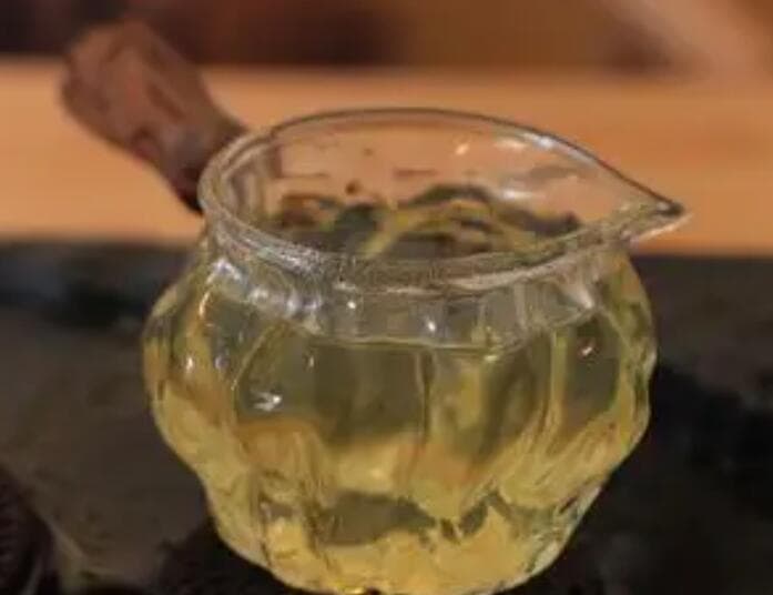 茶知识：60~100℃的水 ，茶叶各有话说