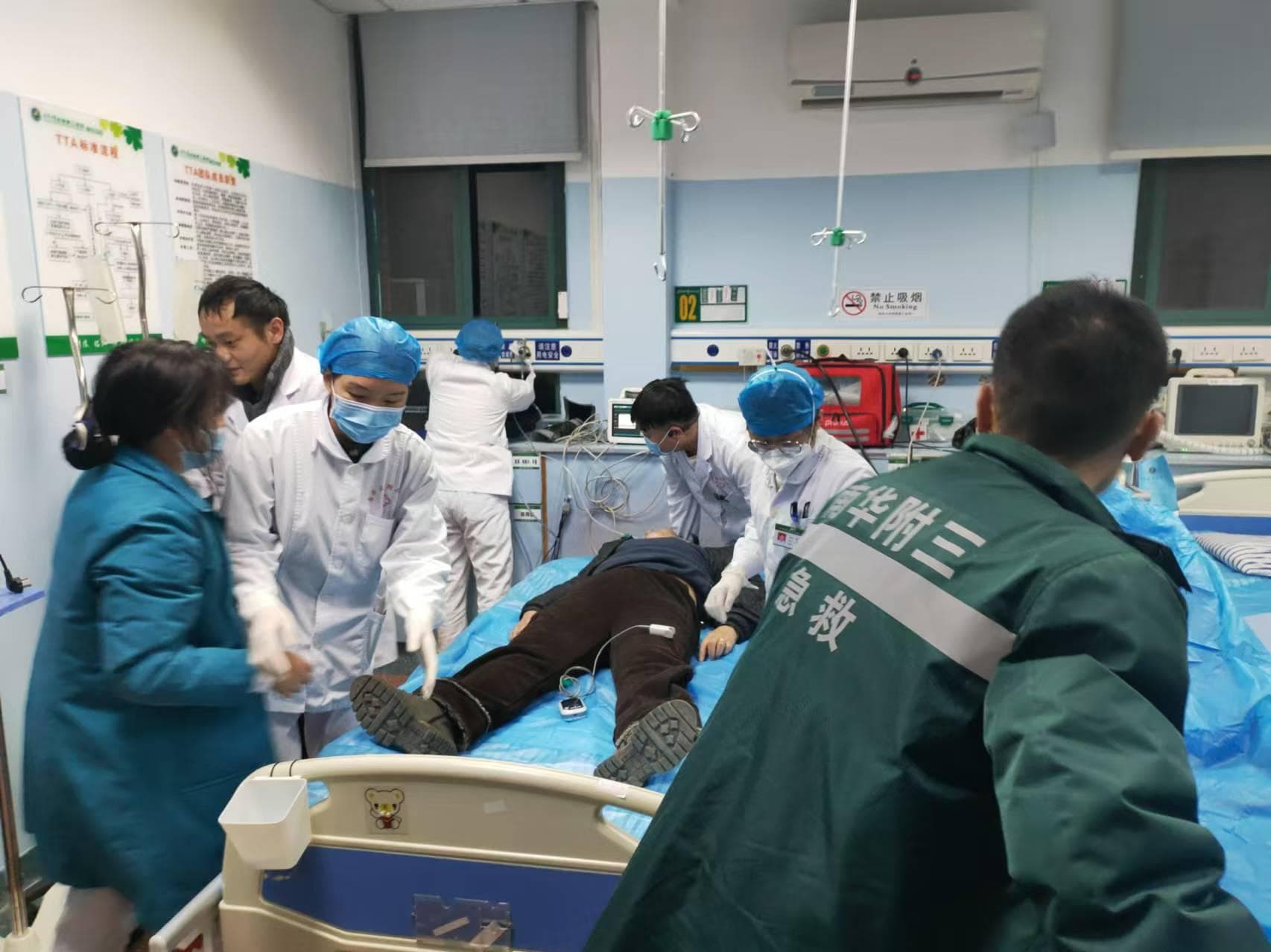 高铁遇急症，南华附三医院医护团队及时救援显担当