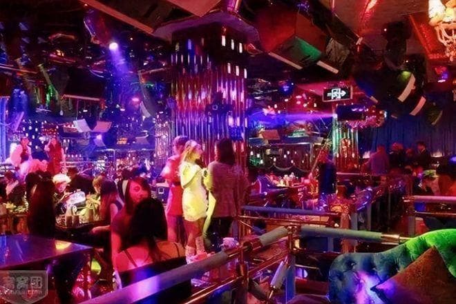 成都舞厅全部暂停营业后，部分女舞友西进西安东去重庆