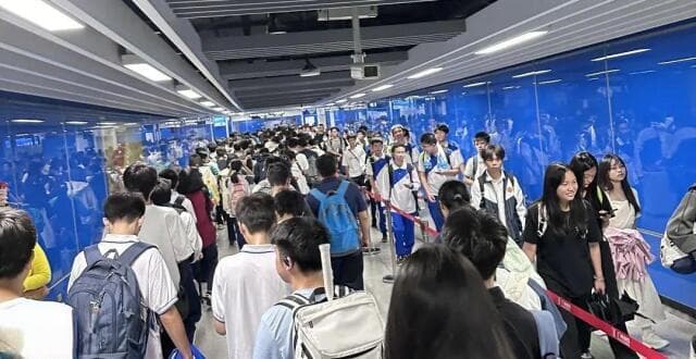 广州地铁21号线凤岗站挤满学生等车！客流激增！如何疏解？