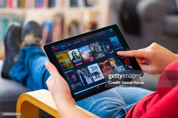 如何通过看电影提升英语听力？5个让你有效学习的观影技巧