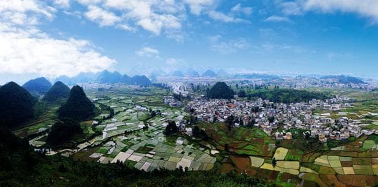 贵州安顺鲍家屯村：600年前屯堡文化“活”在村民生活中