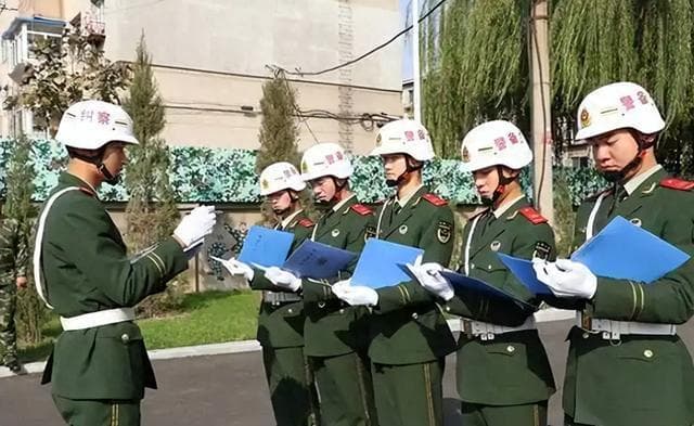纠察是干啥的？为何一句“同志，请留步！”，比遇到首长还吓人？