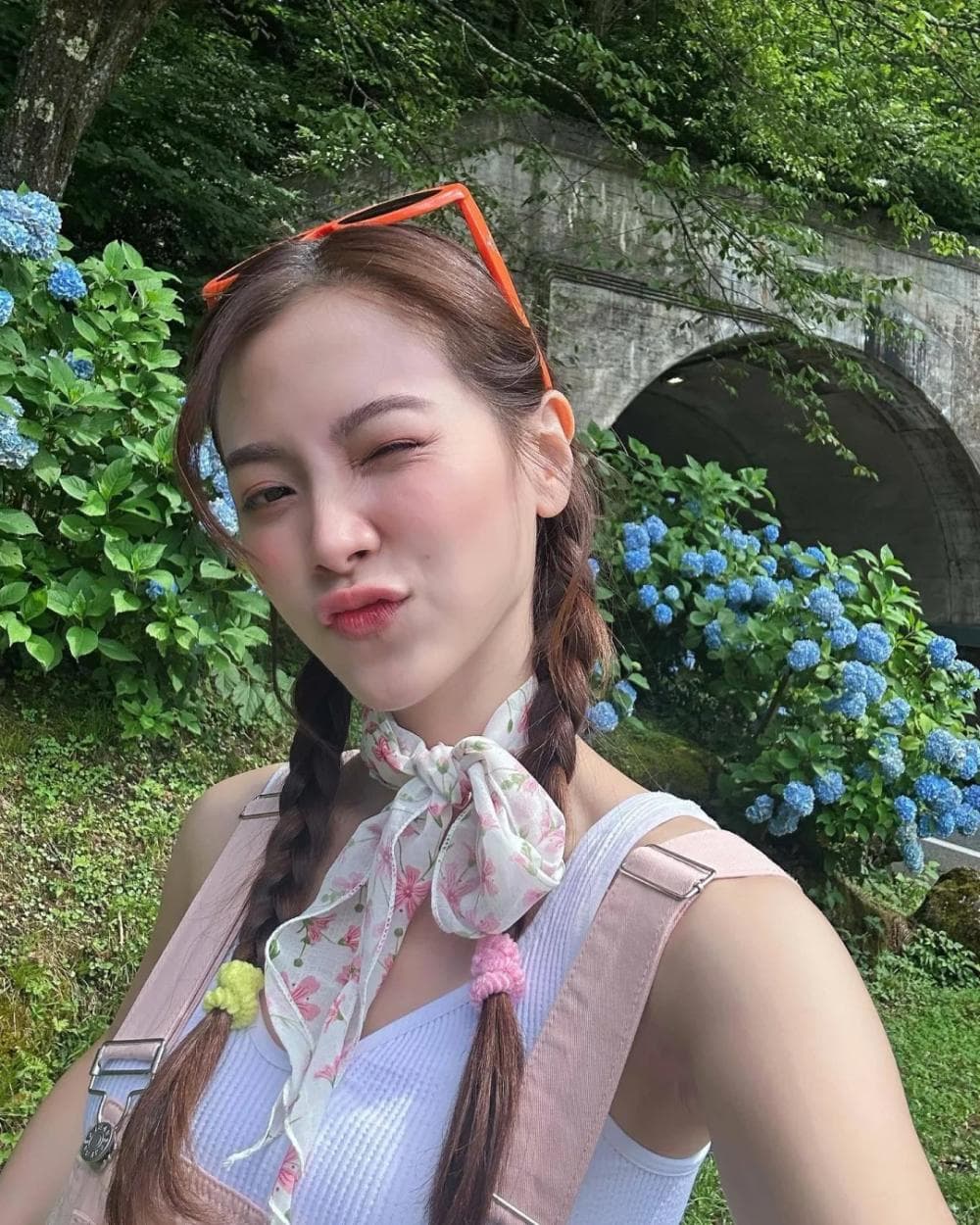 泰娱顶流小花突然官宣恋情，男友是首富家族富四代，坐拥千亿资产