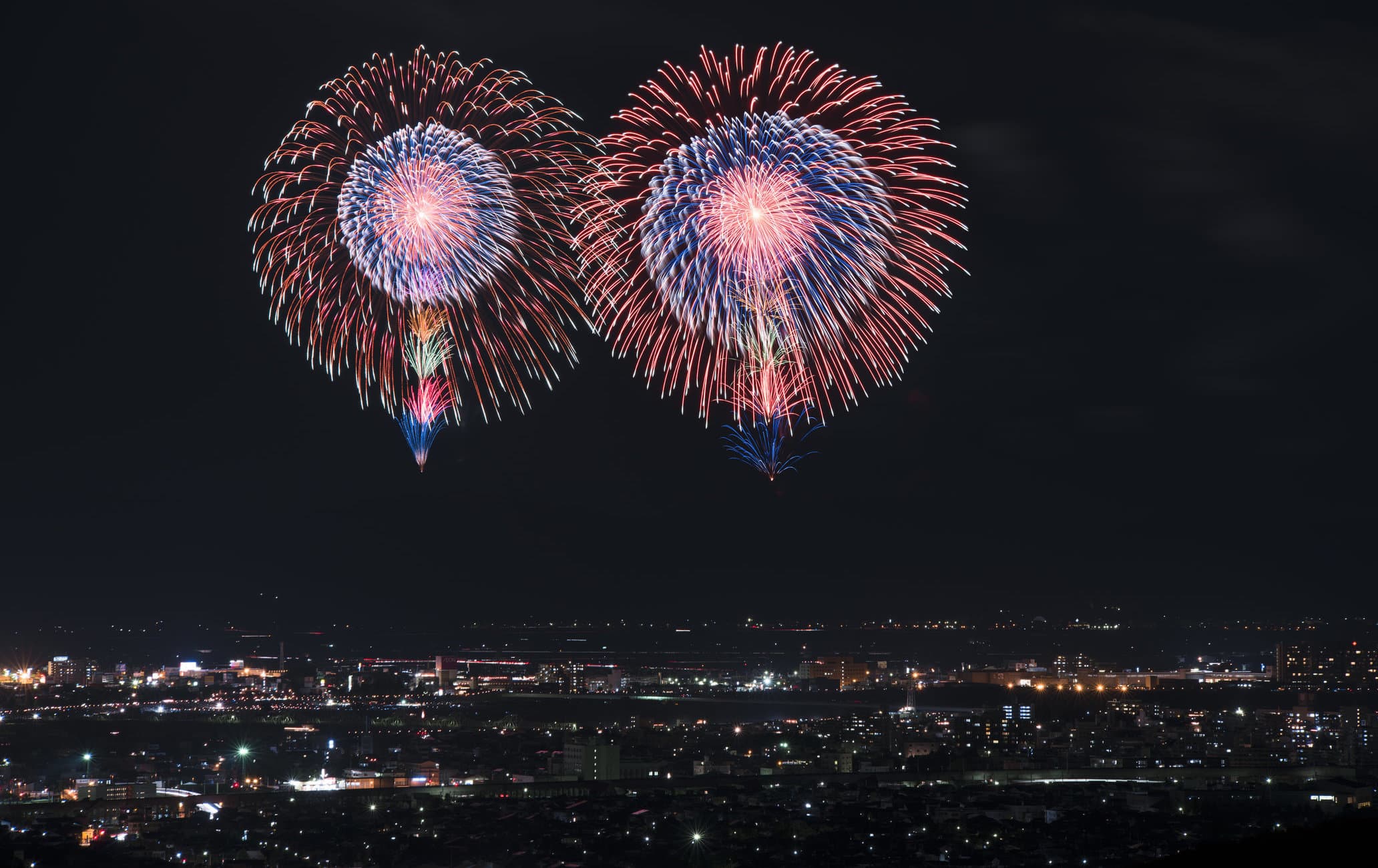 长冈花火大会：日本三大烟火大会之一，50万人为之动容