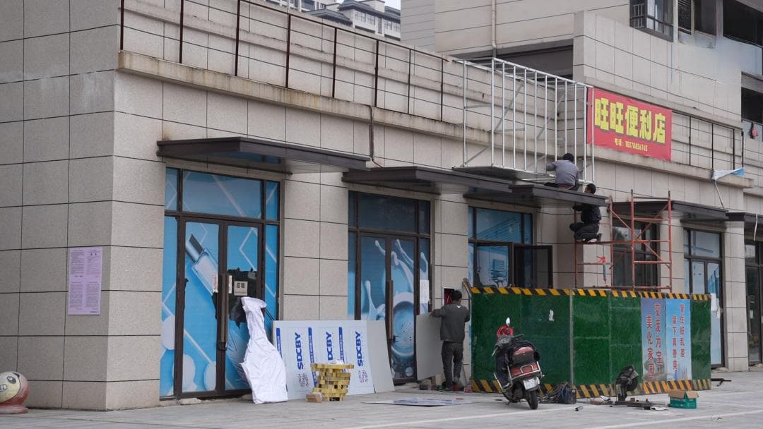 抚州国鼎·梦湖玖里小区商户擅自“开后门”直通小区 存安全隐患