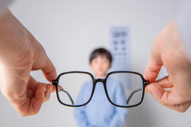 孩子近视度数猛增？眼镜佩戴误区要避开！
