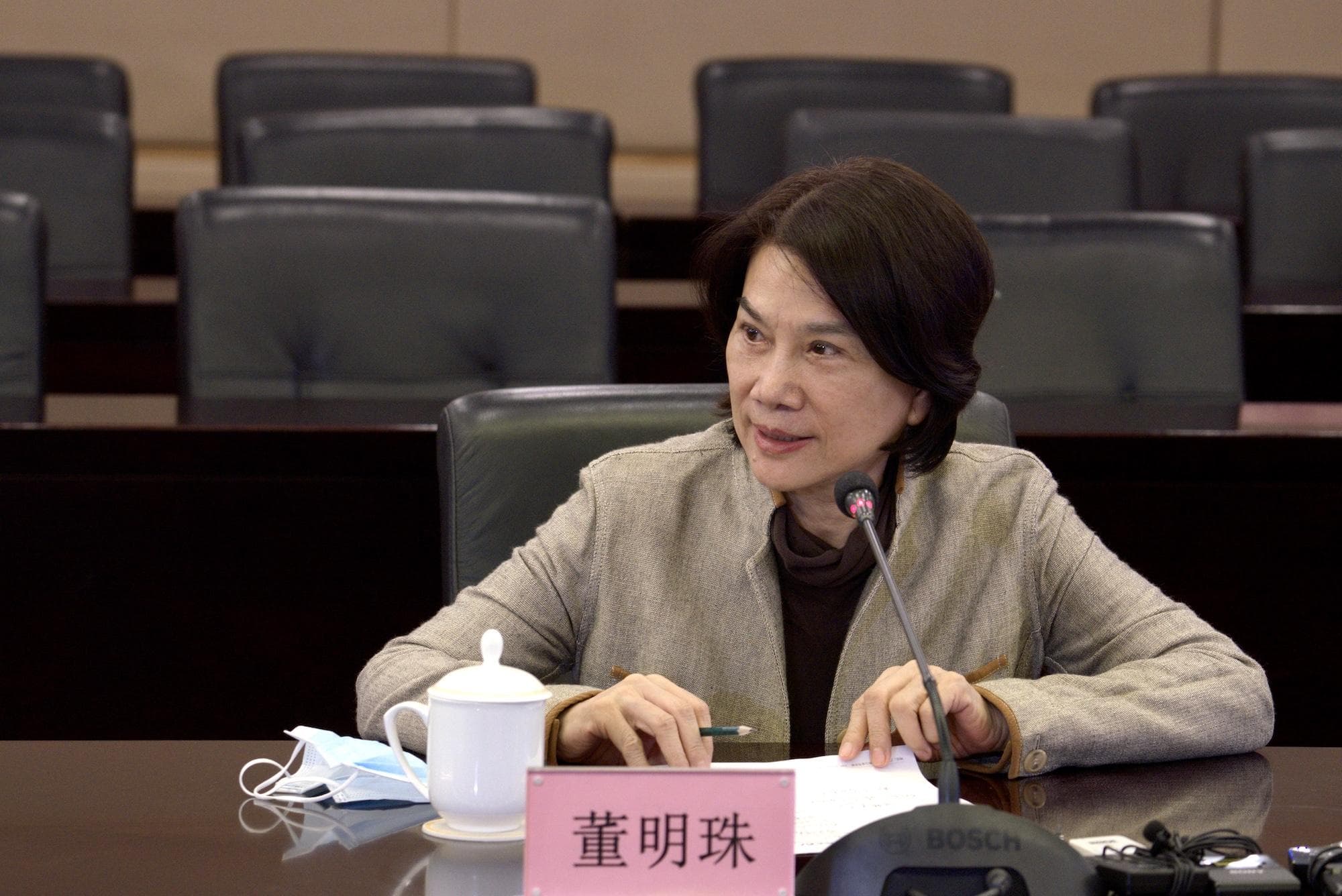 董明珠、张学武热议：个税起征点该不该提高？