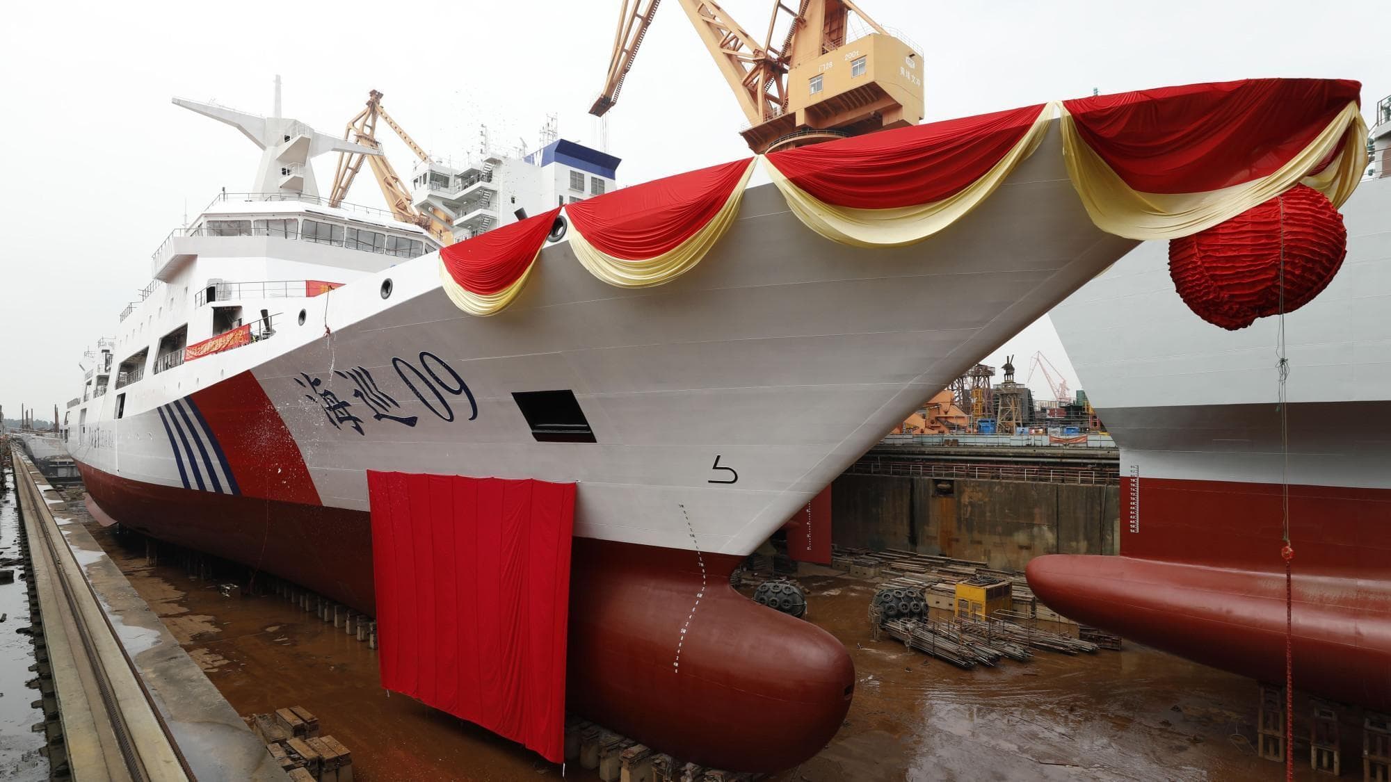 中国万吨海巡船“海巡09”号：世界领先水平的海上执法利器