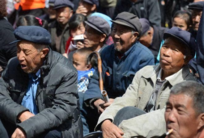 从“四二一”到“四二三”：中国养老政策的演变与挑战