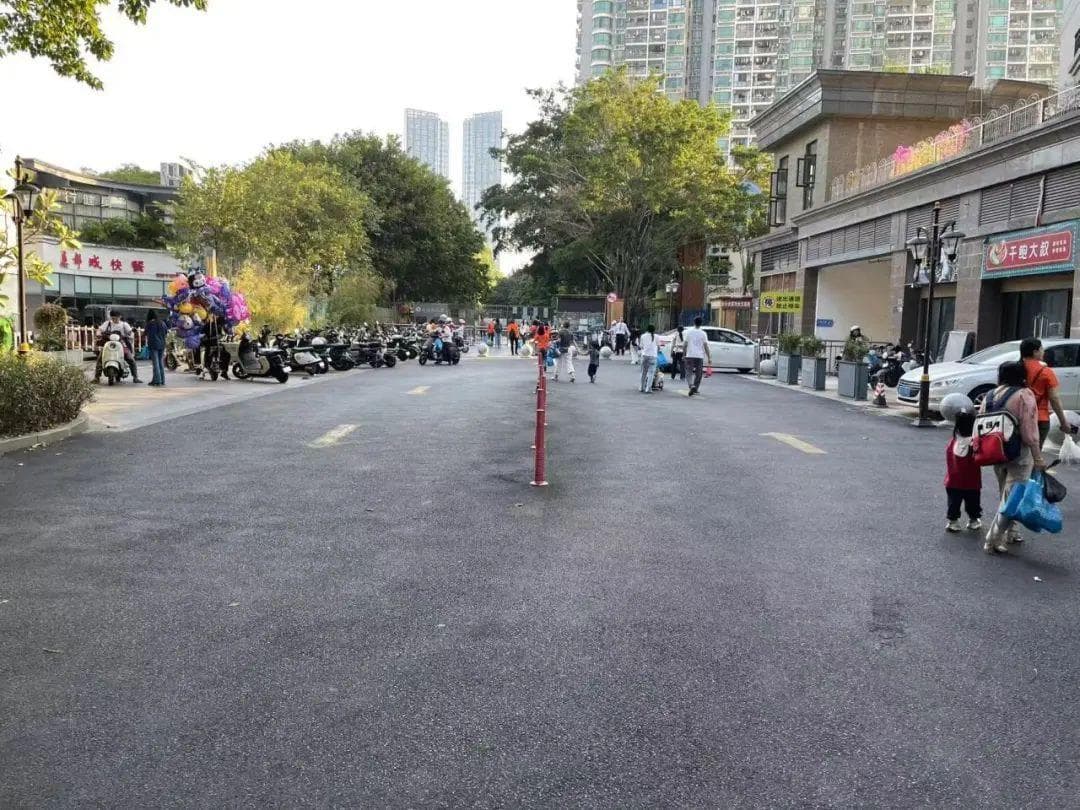 货车撞劳斯莱斯“剧本”风波：在全民断案中被流量反噬