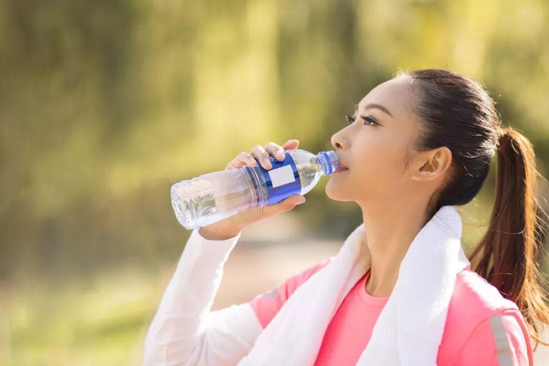 每天8杯水的“杯”到底多大？日常喝水注意这几点