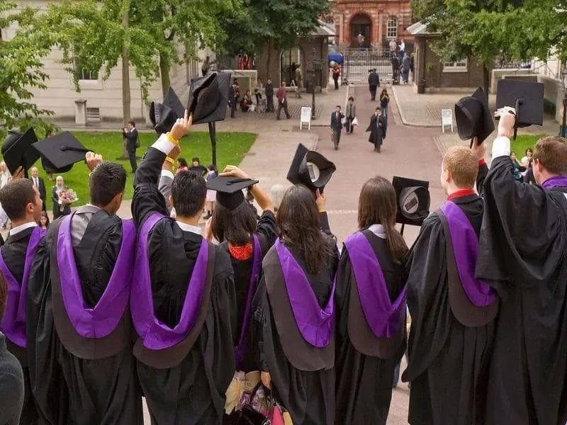 利兹大学毕业生就业率87.9%，起薪超3万英镑