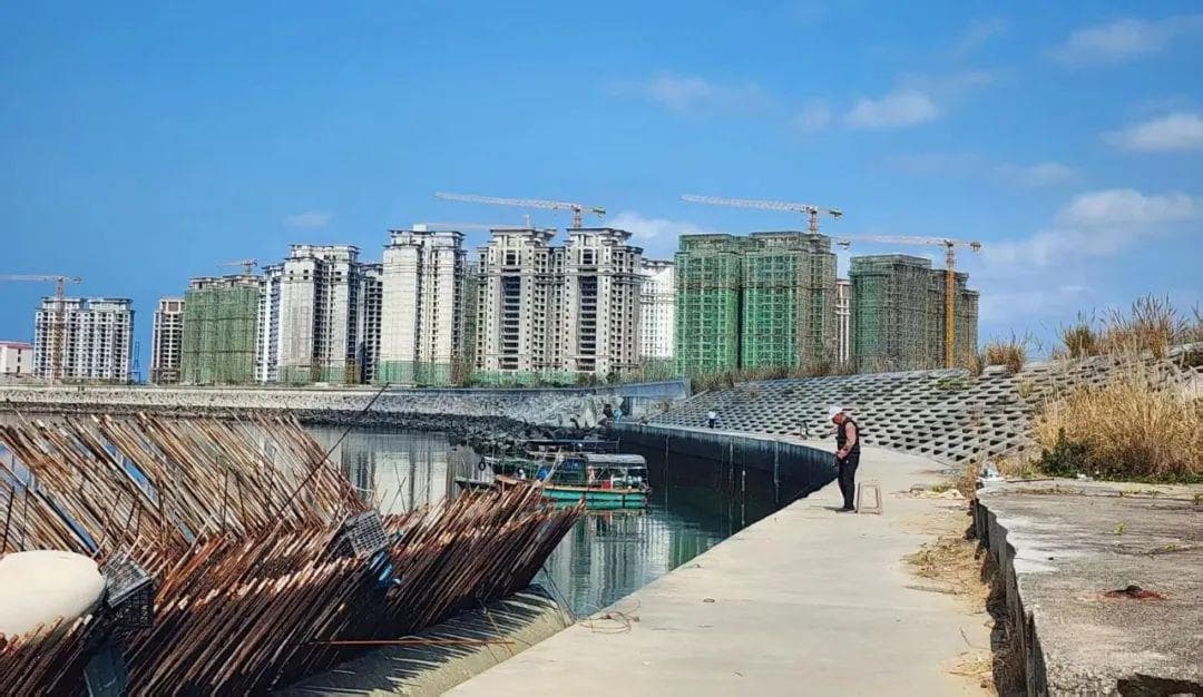 楼市博弈：是该趁机买房还是赶紧卖房？