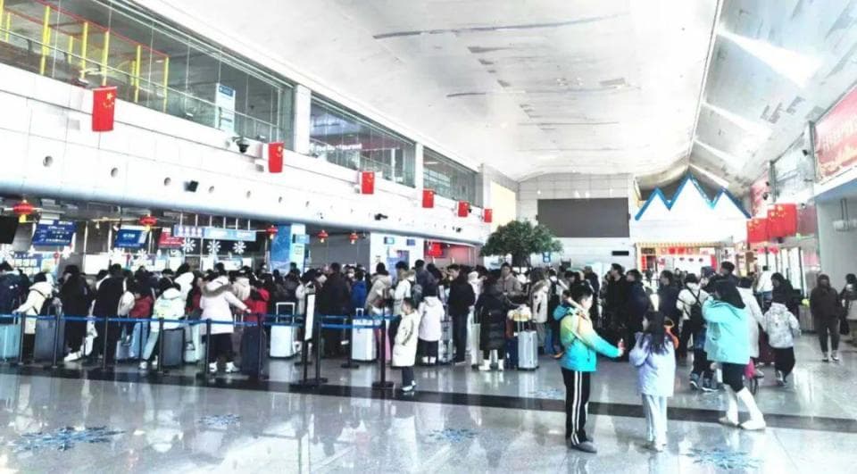 长白山机场迎客流高峰：单月旅客吞吐量破18万人次，创历史同期新高
