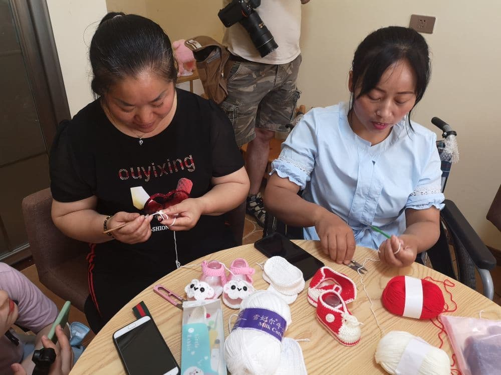 传统手工艺帮助贫困残疾人增收奔小康