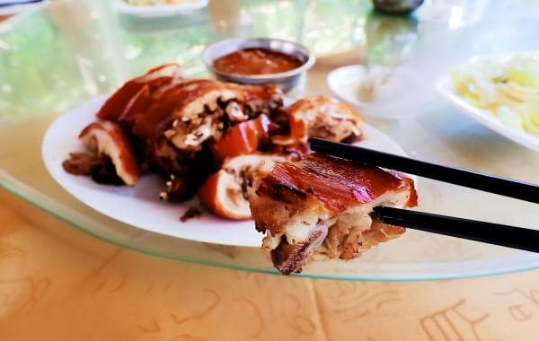 四更烤乳猪：传统美食的制作工艺与烹饪技巧
