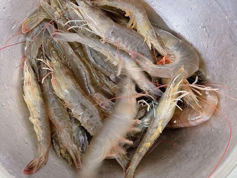 油爆大虾制作指南：活虾下锅的几个关键要点