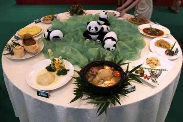 探秘蜀南竹海：详解当地特色美食与风味佳肴