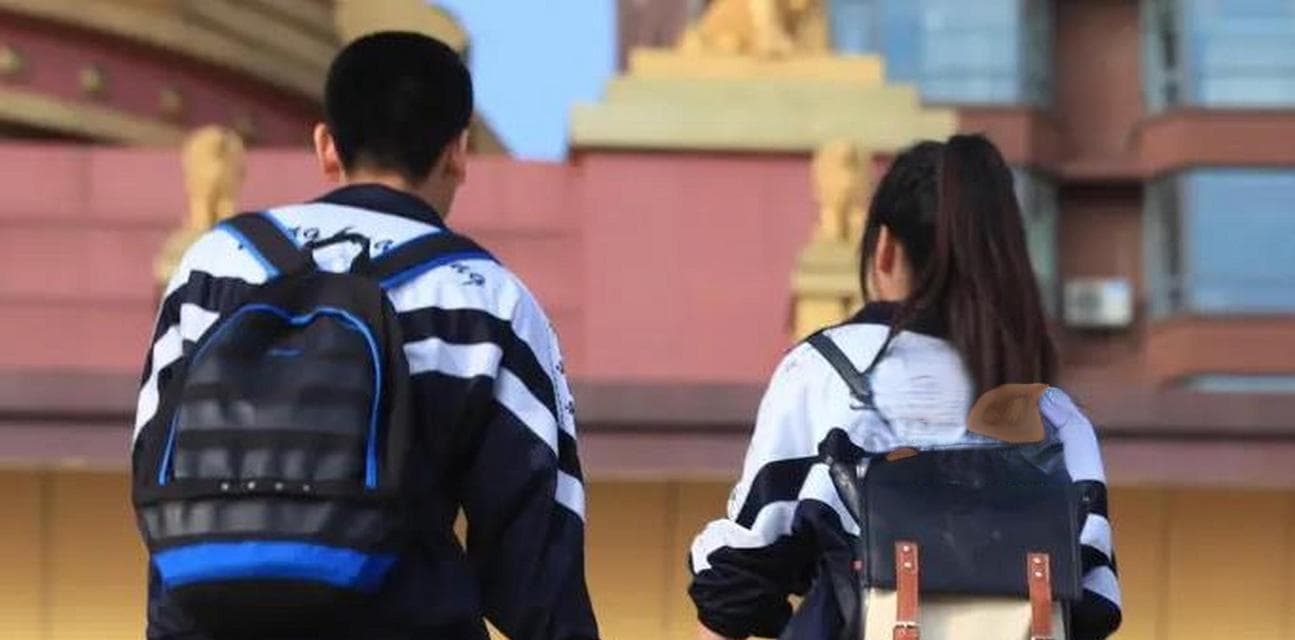 如何开导家长面对孩子的早恋问题（引导、沟通、理解）