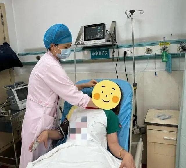 女子辅导孩子作业气到中毒，医生：可以戴个口罩...