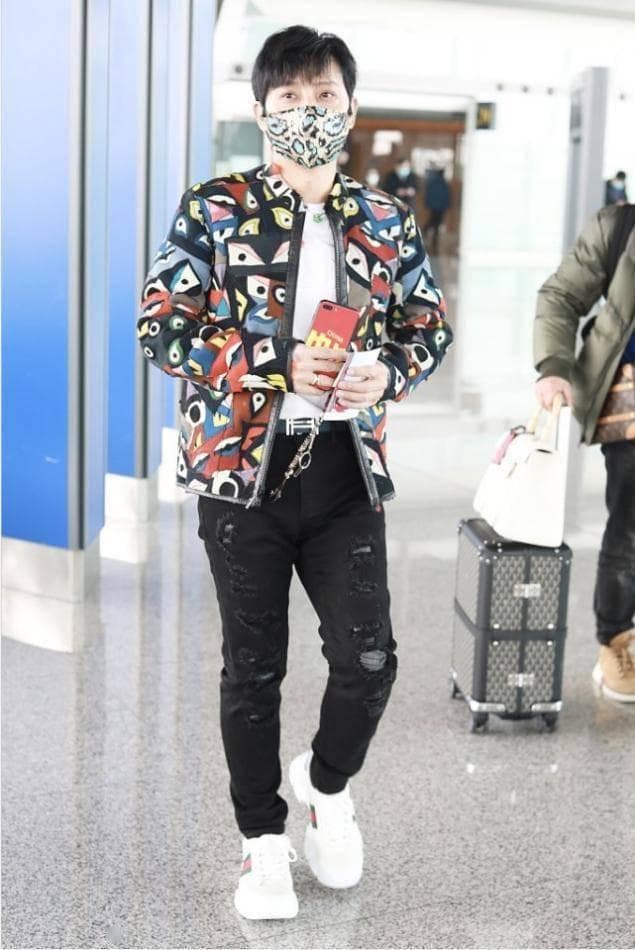 中年男性牛仔裤穿搭指南：避免这2种款式，掌握3个关键要点