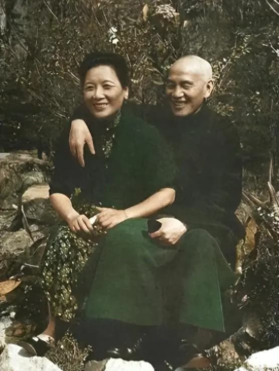 蒋介石宋美龄有多贪财？看到他们的存款，终于知道国民党为何败落