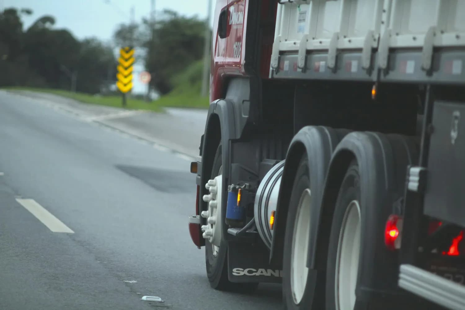 “Dump Truck”的正确发音与使用指南