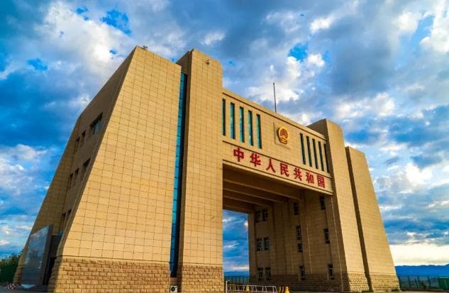 阿拉山口这样一个小小的边境城市怎会成为游客必来的地方之一呢？