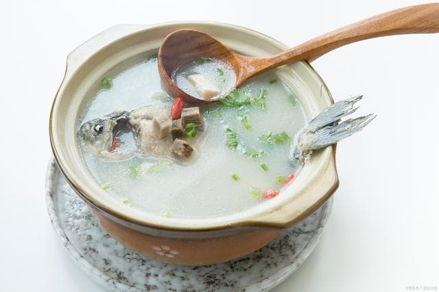 “秋天喝鱼汤，赛过开药方”！哪种鱼适合炖鱼汤？怎样炖才好喝？