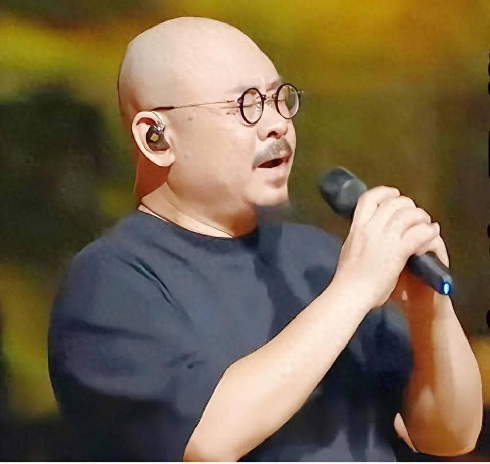 提防“造神”陷阱，官媒发文辟谣，揭开了53岁刀郎的“真实现状”