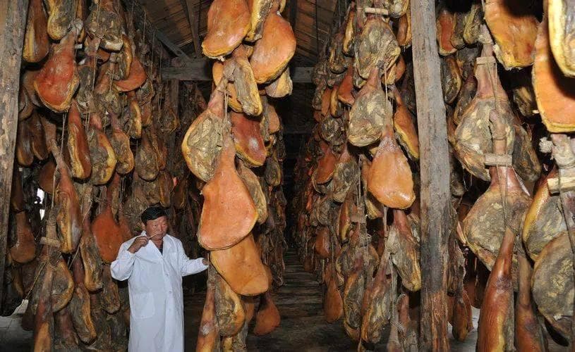 宣威火腿放入口感和香气是如何形成的？
