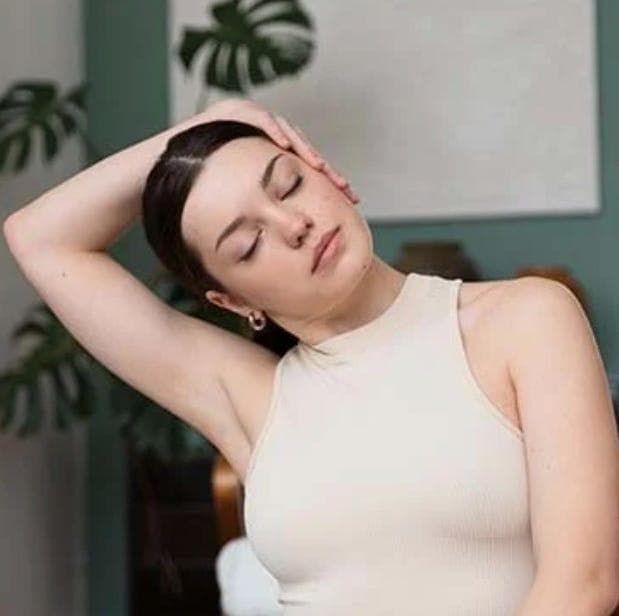 「脖子痛」別急著亂扭轉！2招舒緩由肌肉緊繃引起的脖子痛