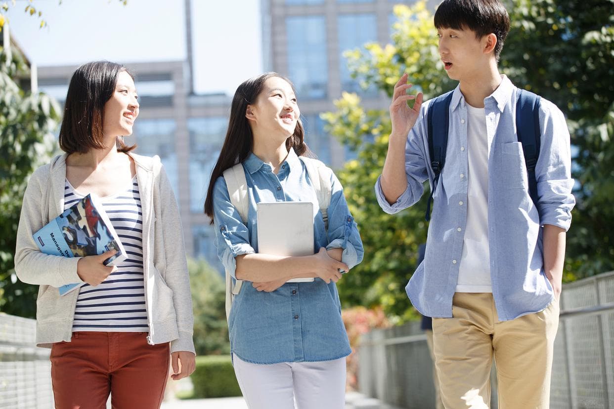 大学毕业生如何做自我介绍，需要介绍哪些内容，注意事项有哪些
