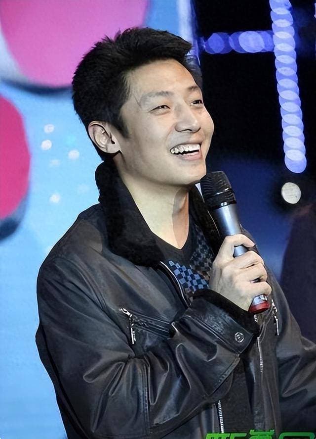 48岁撒贝宁再次被保送，央视连续发文祝贺，直播间露面满脸幸福