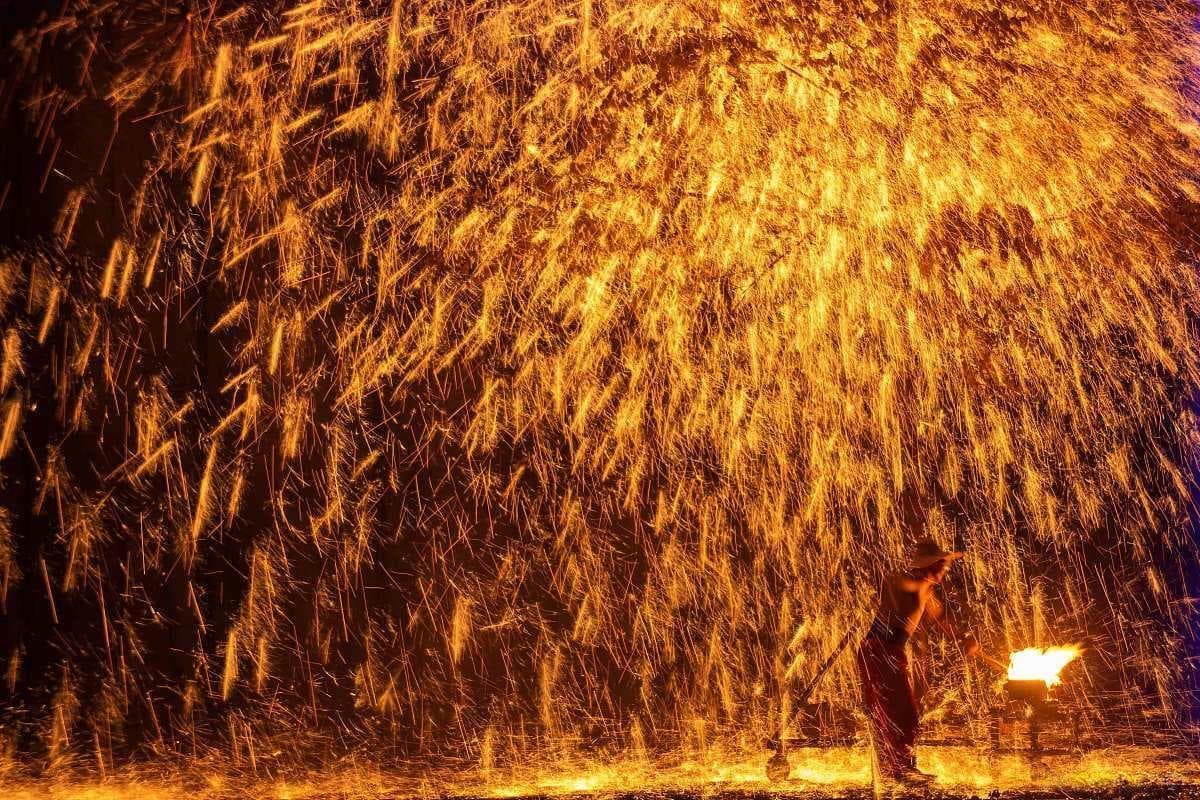 打铁花：非遗中的“爆款”凭什么惊艳世人？