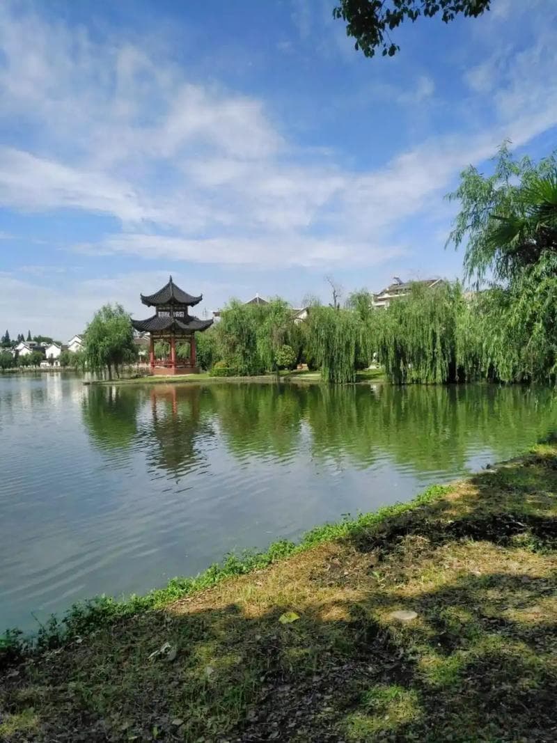 雄伟建筑：历史与现代的交融