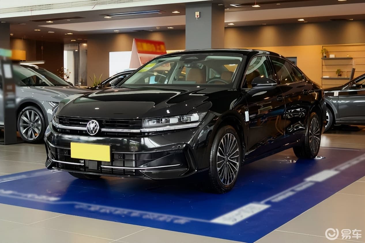 20万预算买燃油轿车，迈腾和本田雅阁，家用到底该怎么选？