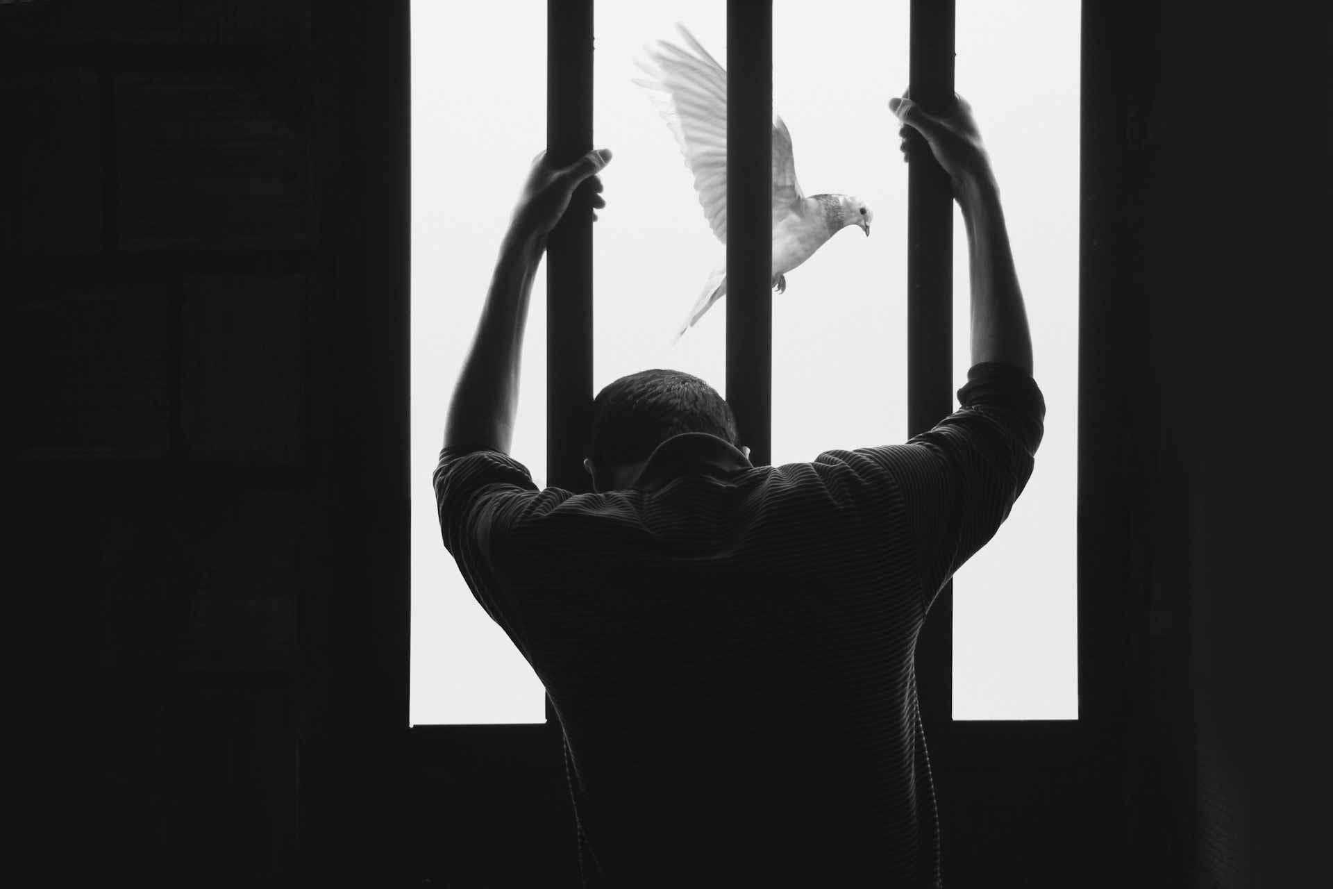 累犯會被關嗎？加重刑罰要加多少？律師解釋刑法累犯制度