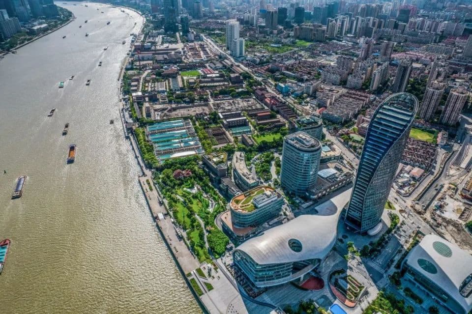 黄浦江两岸，一场“水灵灵”的CityWalk路线就这么出现了