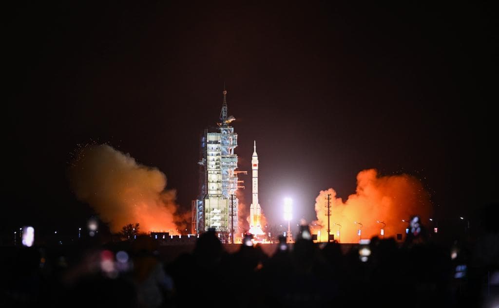 神舟十八发射成功！揭秘神舟飞船背后的科技奥秘