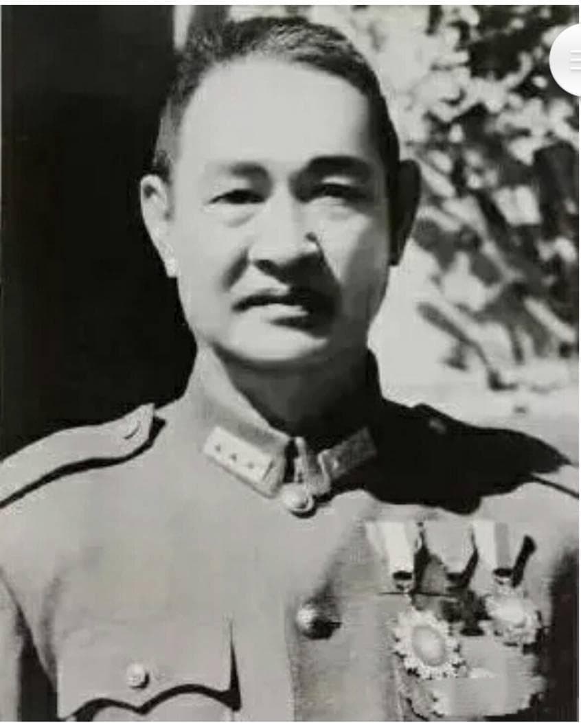 他是国民党级别最高的起义将领毛主席亲自为他划船！