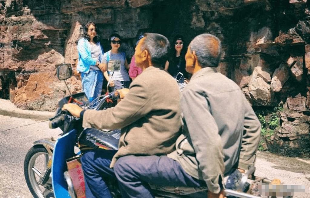 绝壁长廊"郭亮村，当地人哭诉：都说不宰客了，你们为啥还不来