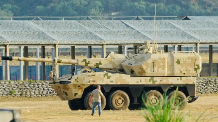 中国新一代轮式自行加榴炮面世，配无人炮塔，射速每分钟8发以上